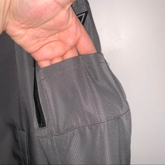 NWT Guess Men’s Grey Nylon Jacket with Pockets - Picture 11 of 12